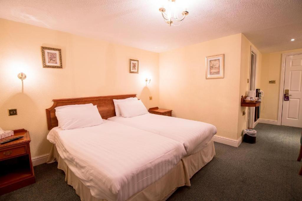 Harefield Manor Hotel Romford Esterno foto