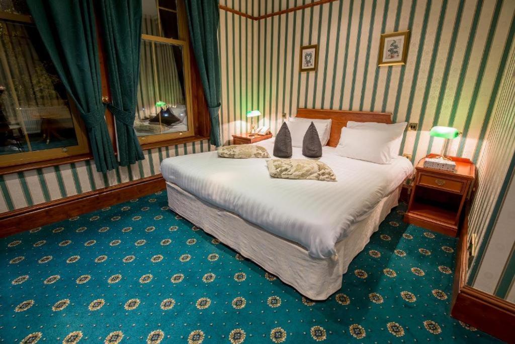Harefield Manor Hotel Romford Esterno foto