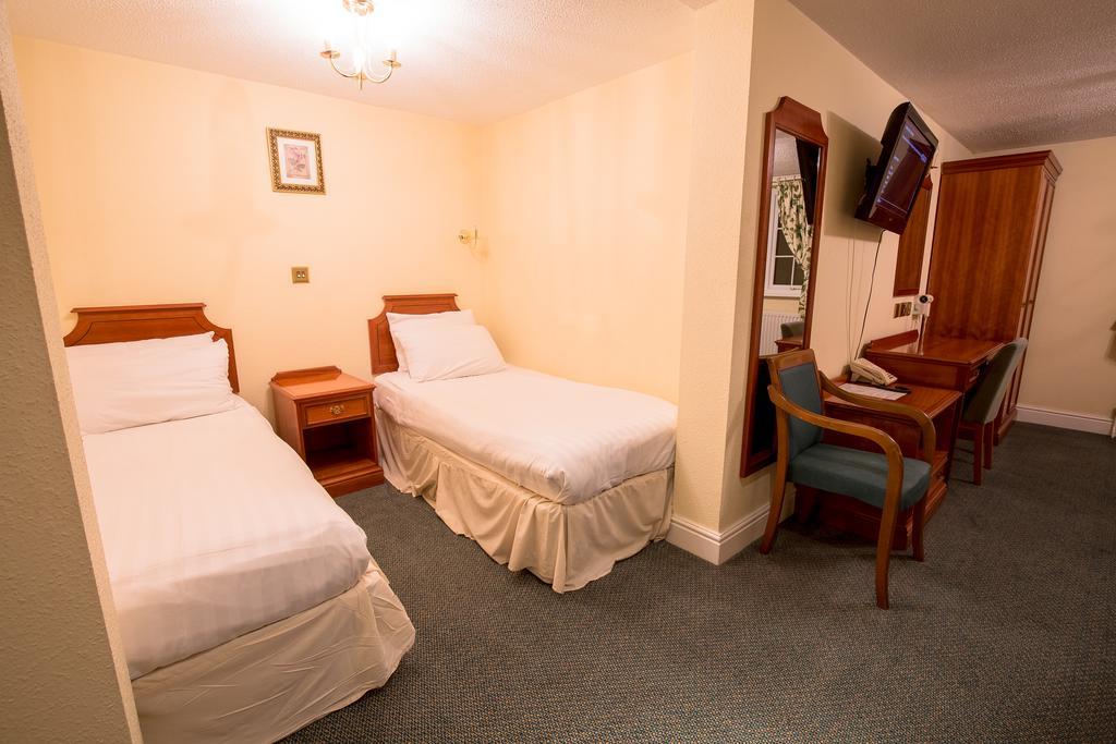 Harefield Manor Hotel Romford Esterno foto