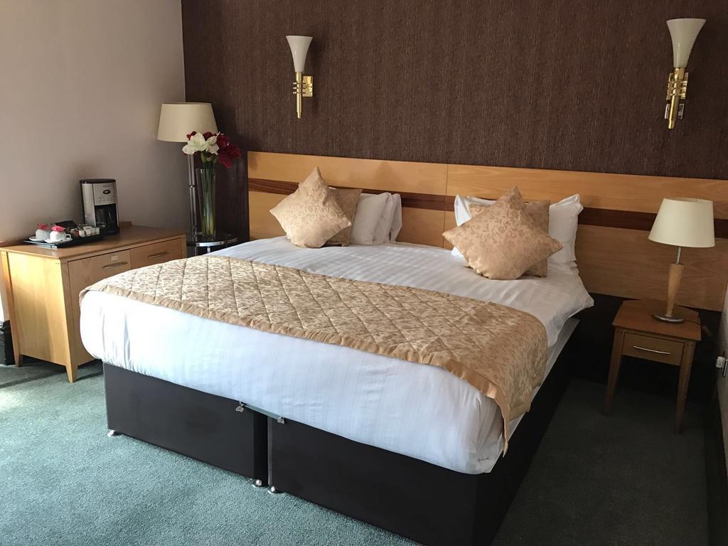Harefield Manor Hotel Romford Esterno foto