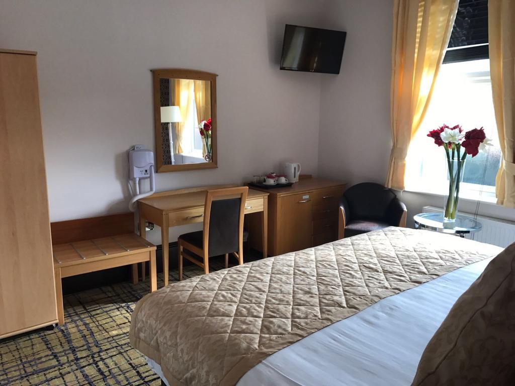 Harefield Manor Hotel Romford Esterno foto
