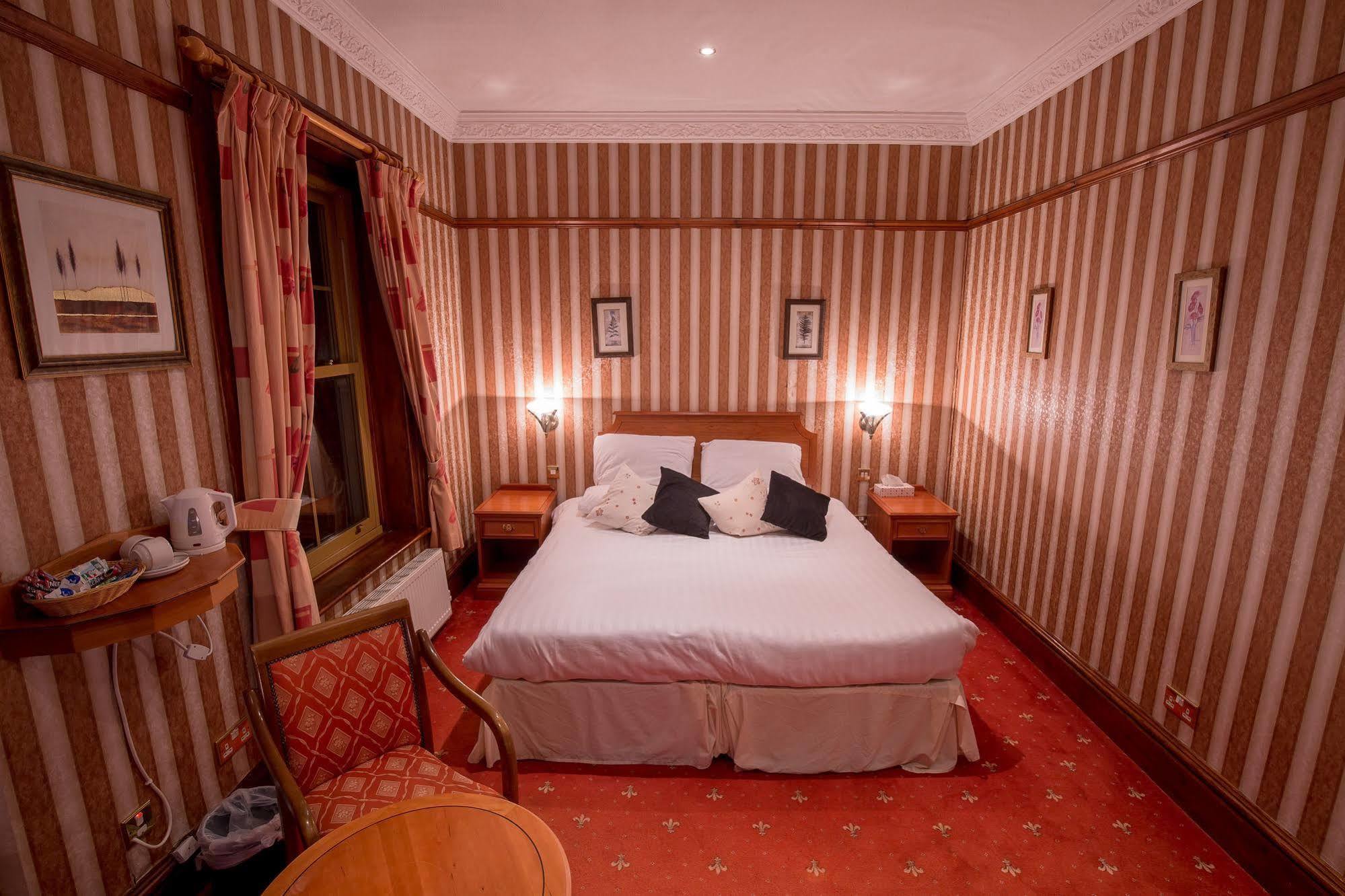 Harefield Manor Hotel Romford Esterno foto