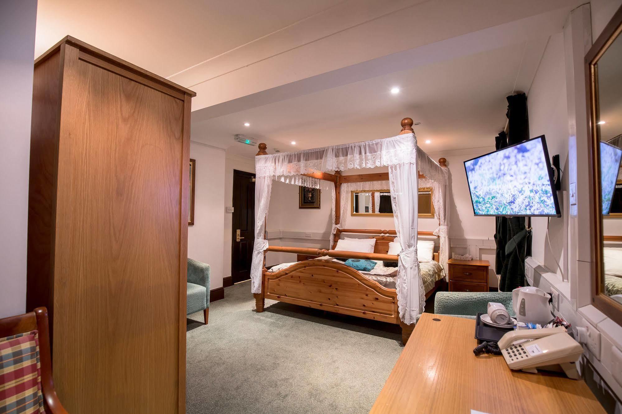 Harefield Manor Hotel Romford Esterno foto