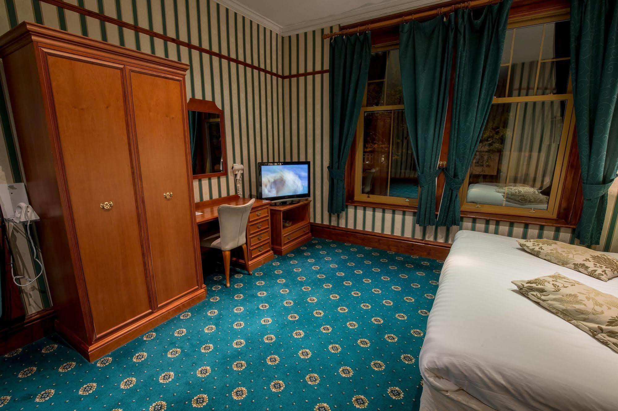 Harefield Manor Hotel Romford Esterno foto