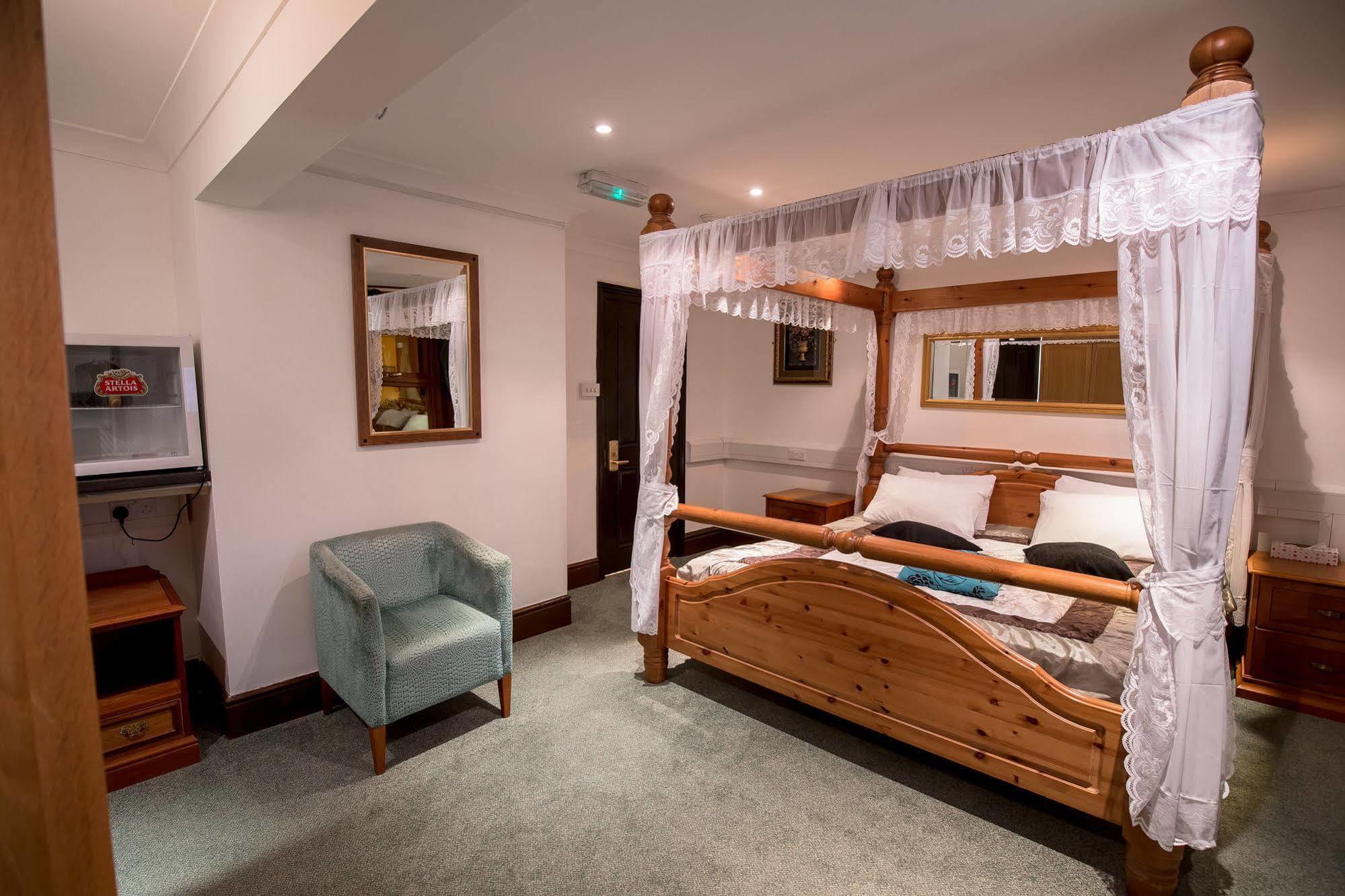 Harefield Manor Hotel Romford Esterno foto
